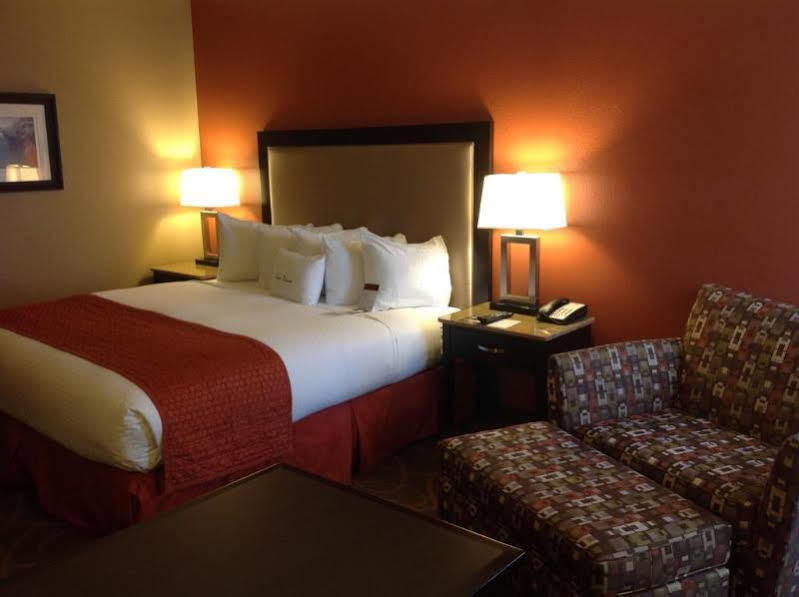 Super 8 By Wyndham Austin University/Downtown Area Luaran gambar